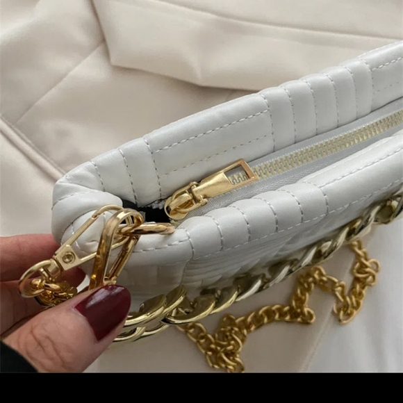 Quilted chain square bag - Picture 5 of 12
